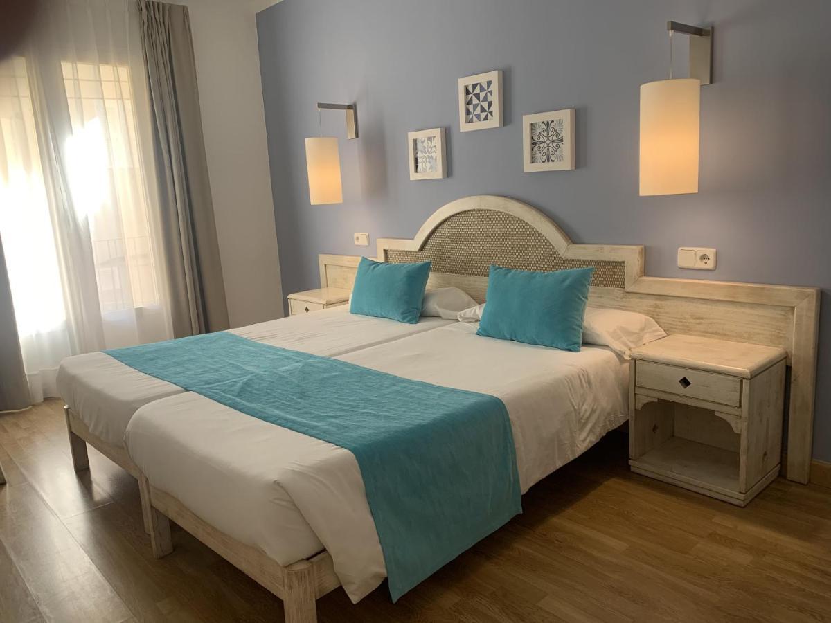 Hostal HPC Porto Colom Esterno foto
