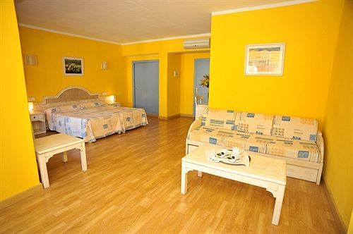 Hostal HPC Porto Colom Esterno foto