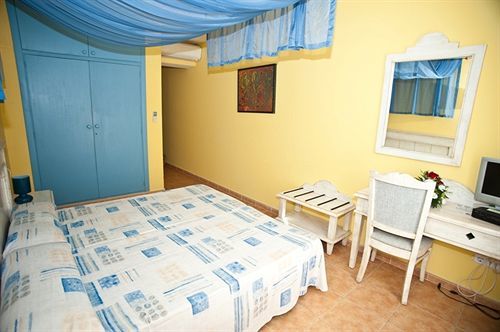 Hostal HPC Porto Colom Esterno foto